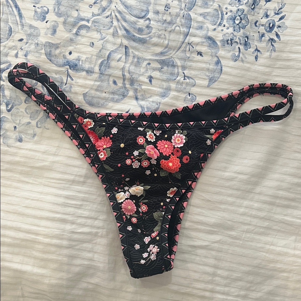 Bydee Swimwear Women’s bikini bottom in Sakura Print